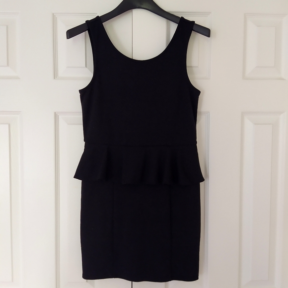 Black Sleeveless Peplum Dress - Picture 4 of 7